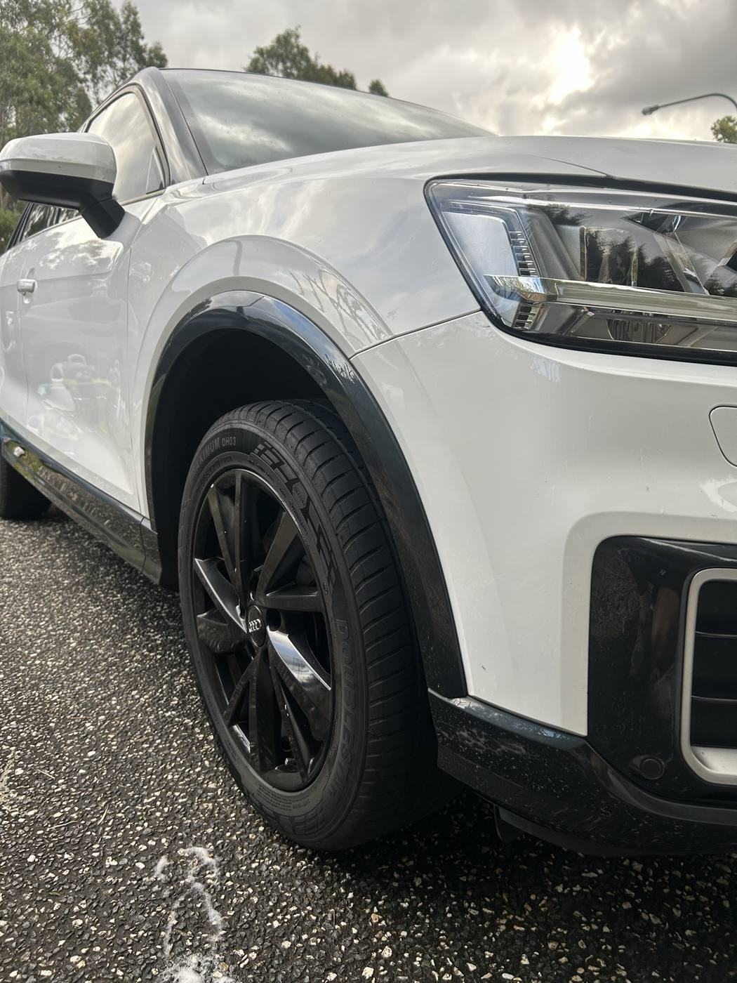 Audi Q2 front bumper and wheel after detailing — glossy paint and clean wheel