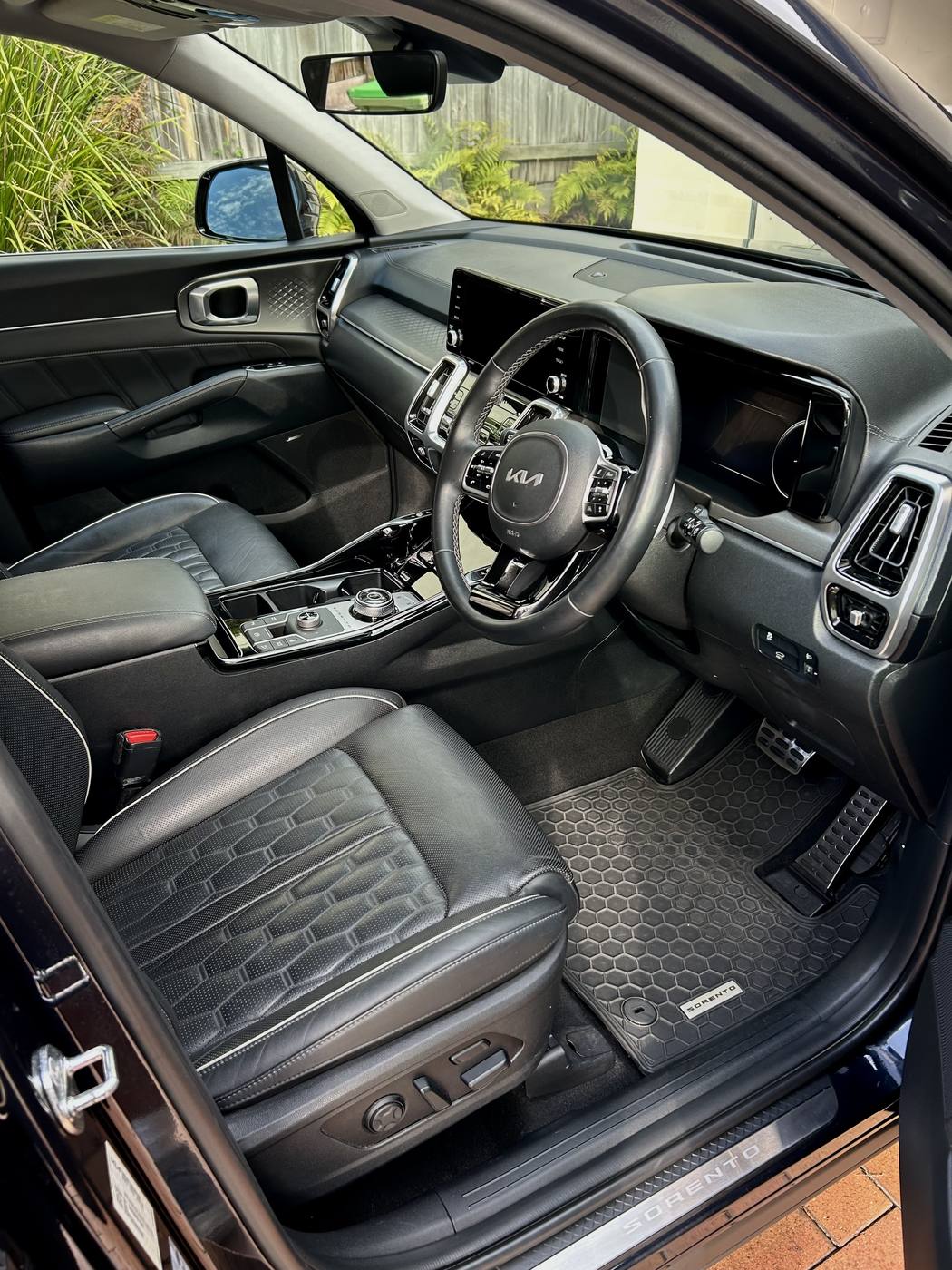 Kia Sorento driver cabin after detailing — clean leather, trim and mats